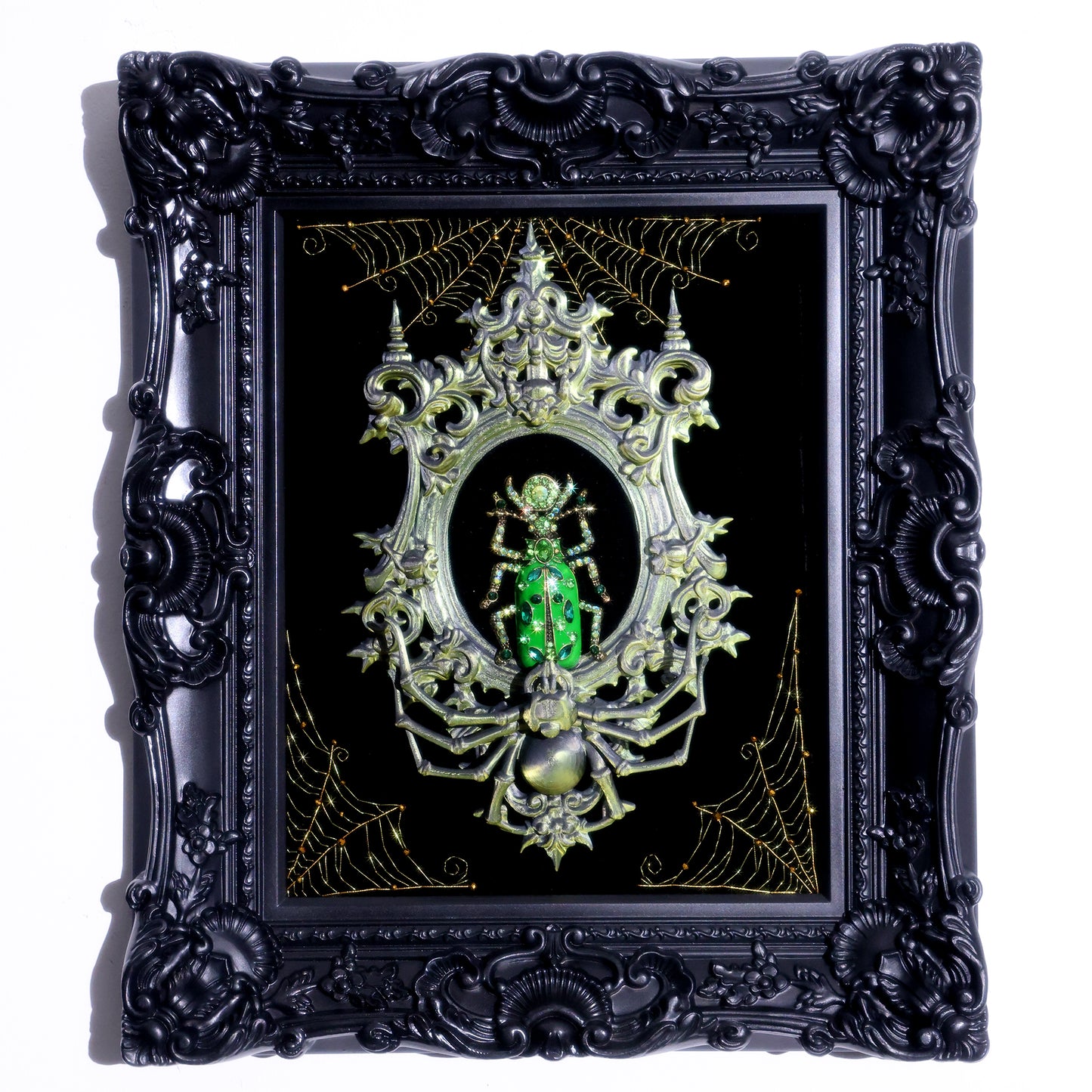 10 Inches Gothic Mirror Spider — Handmade Embroidered Spider Decorative Painting | Spider Embroidery (Framed Velvet Art)